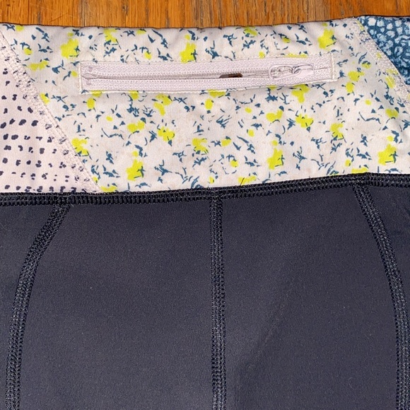 Lululemon Run:Inspire Crop II/Black/W Quilt/Fresh Fleur Neutral Blush Split Pea - Picture 9 of 11